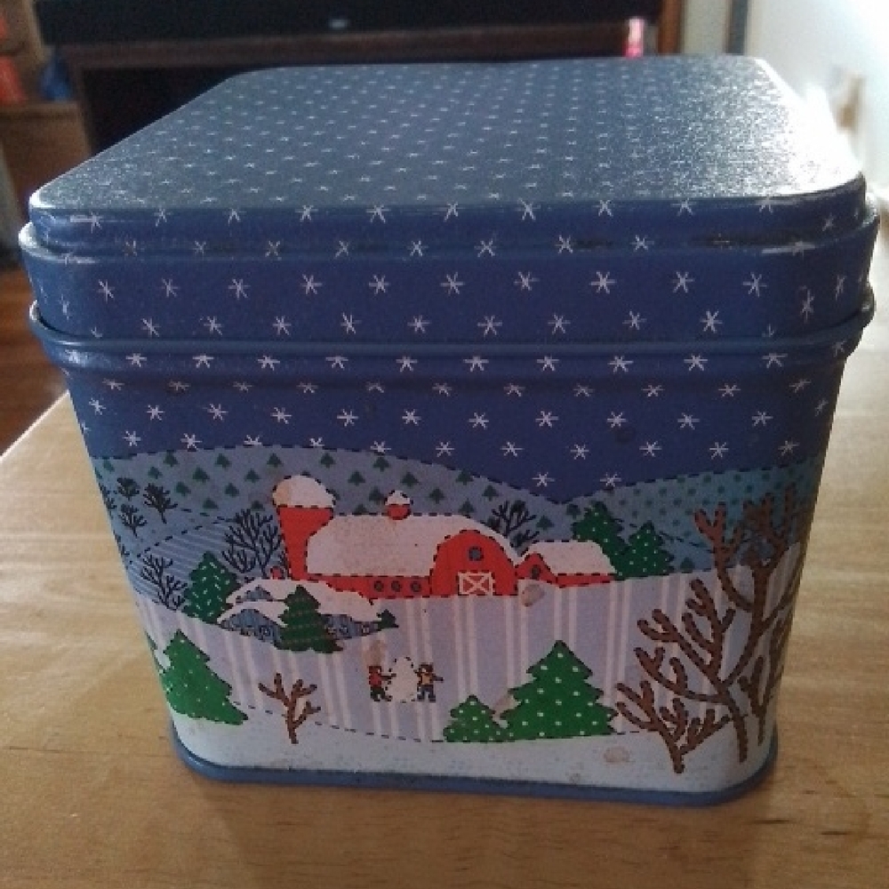 POTPURRI PRESS TIN OF DISPOSABLE PAPER COASTERS W/WINTER SCENE ON TIN & COASTERS